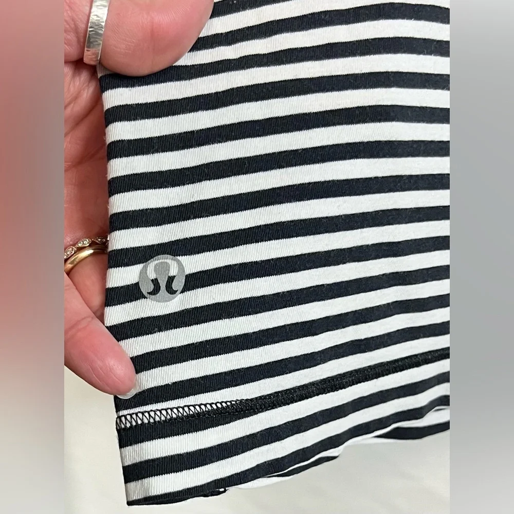 Lululemon Devotion Long Sleeve Tee Activewear Yoga Workout Stripes Stretchy Gym
